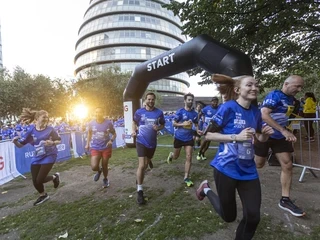 Run the River 2024 starting line runners